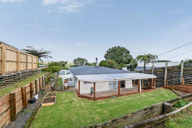 Photo of property in 42 Simons Street, Moturoa, New Plymouth, 4310