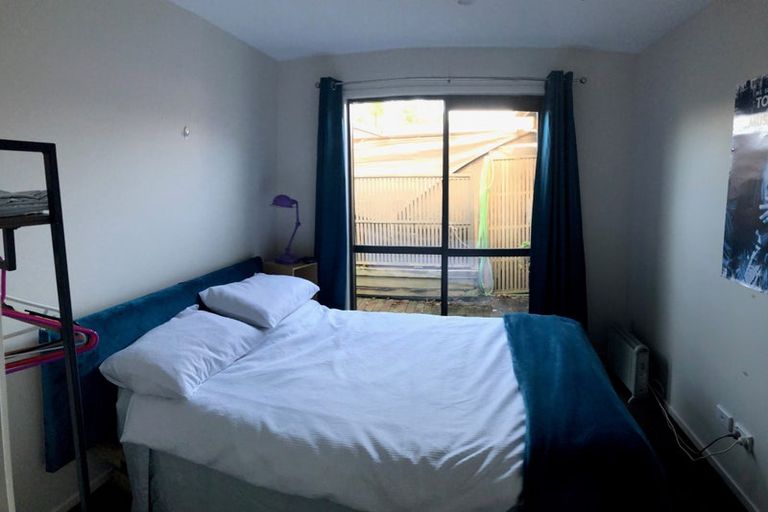 Photo of property in 29 Deverell Place, Northcross, Auckland, 0632