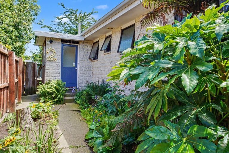 Photo of property in 2/119a Prestons Road, Redwood, Christchurch, 8051