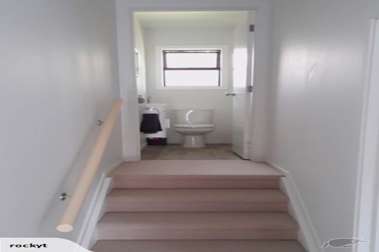 Photo of property in 2/660 Beach Road, Browns Bay, Auckland, 0630