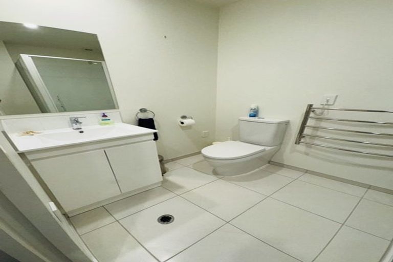 Photo of property in Terrace Garden Apartments, 14e/120 The Terrace, Wellington Central, Wellington, 6011