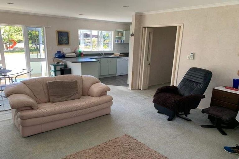 Photo of property in 27 Spargo Road, Massey, Auckland, 0614