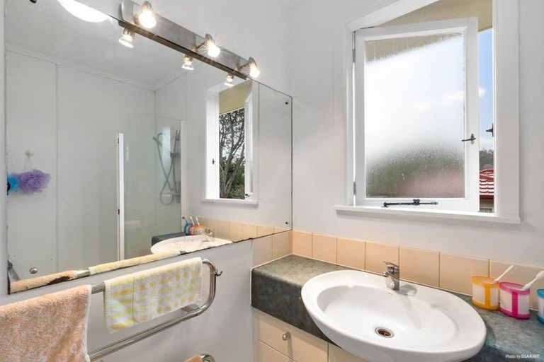 Photo of property in 1/56 Archers Road, Glenfield, Auckland, 0629