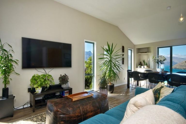 Photo of property in 10a Caples Place, Fernhill, Queenstown, 9300