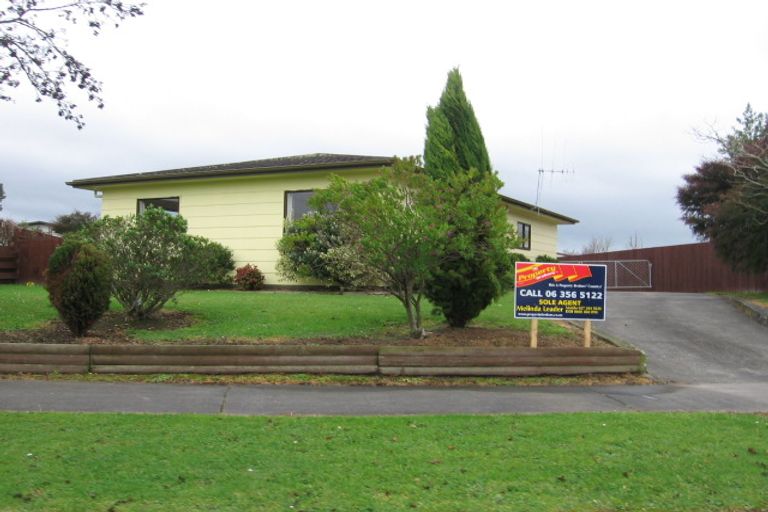 Photo of property in 41 Hillcrest Drive, Kelvin Grove, Palmerston North, 4414