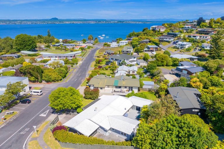Photo of property in 2 Alberta Street, Acacia Bay, Taupo, 3330