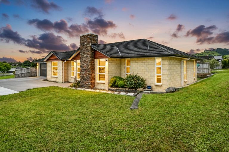 Photo of property in 2 Parkgrove Crescent, Pokeno, 2402