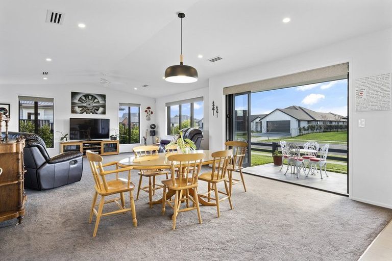 Photo of property in 2 Clifford Close, Leamington, Cambridge, 3432