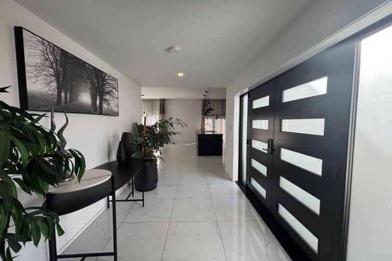 Photo of property in 9 Cooke Farm Grove, Waiwhakaiho, New Plymouth, 4312