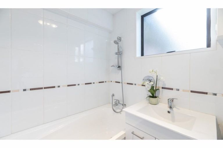 Photo of property in 28 Rubens Place, Burnside, Christchurch, 8053