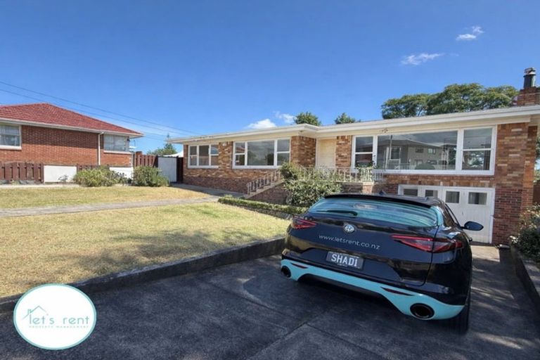 Photo of property in 12 Mccullough Avenue, Papatoetoe, Auckland, 2025
