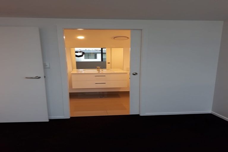 Photo of property in 19/15 Chivalry Road, Glenfield, Auckland, 0629