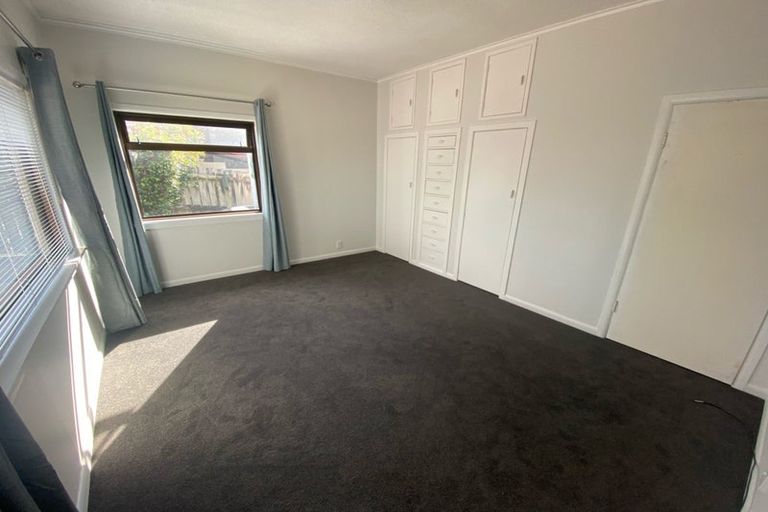 Photo of property in 43 Onewa Road, Northcote, Auckland, 0627