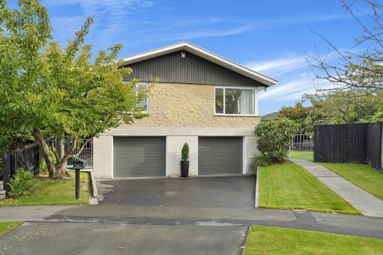 Photo of property in 34 Rosedale Place, Avonhead, Christchurch, 8042