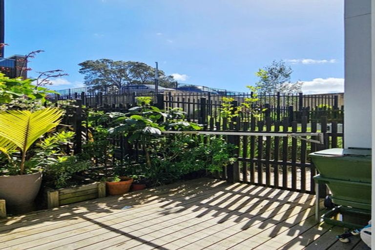 Photo of property in 4 Ceramic Lane, New Lynn, Auckland, 0600