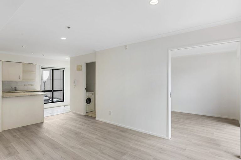 Photo of property in The Rennaissance, 5j/18 Ronwood Avenue, Manukau, Auckland, 2104