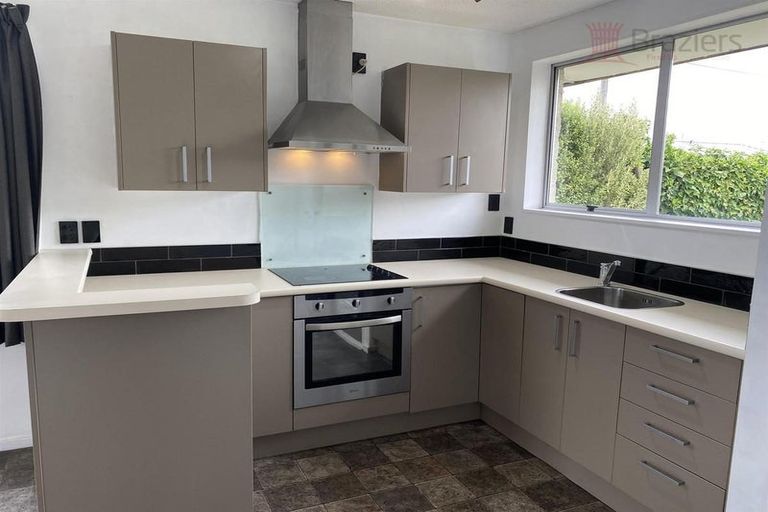 Photo of property in 4/94 Springs Road, Hornby, Christchurch, 8042