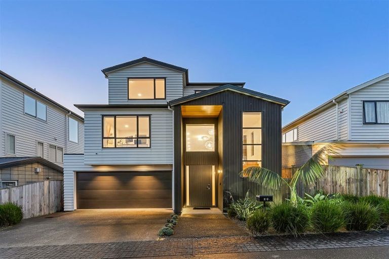 Photo of property in 19 Turutu Place, Long Bay, Auckland, 0630