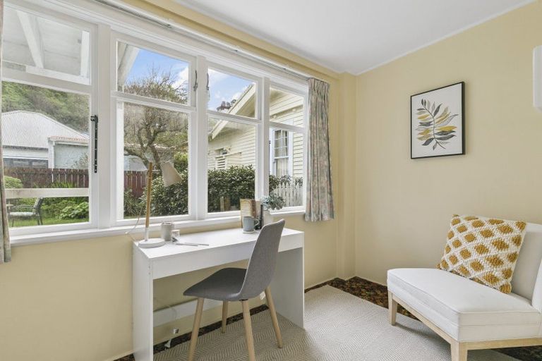 Photo of property in 230 Queens Drive, Lyall Bay, Wellington, 6022