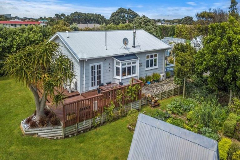 Photo of property in 183 Tasman Street, Opunake, 4616