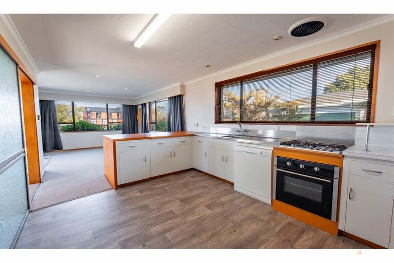 Photo of property in 12 Timaru Road, Waimate, 7924