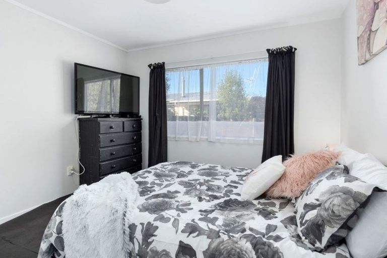 Photo of property in 15 Edmund Lomas Grove, Birchville, Upper Hutt, 5018