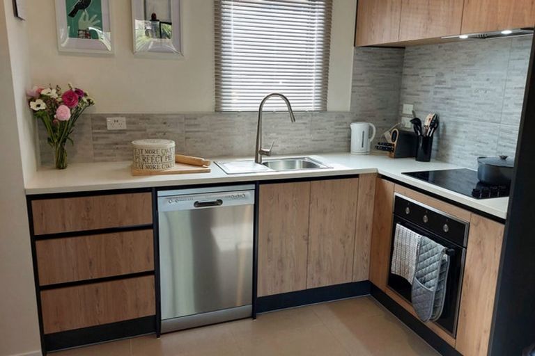 Photo of property in 8/10 Rimu Street, New Lynn, Auckland, 0600