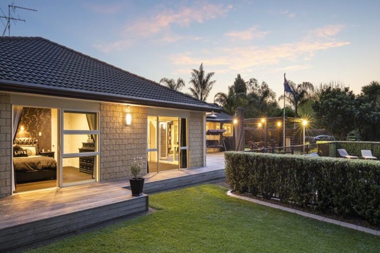 Photo of property in 24 Glencairn Place, Buckland, Pukekohe, 2677