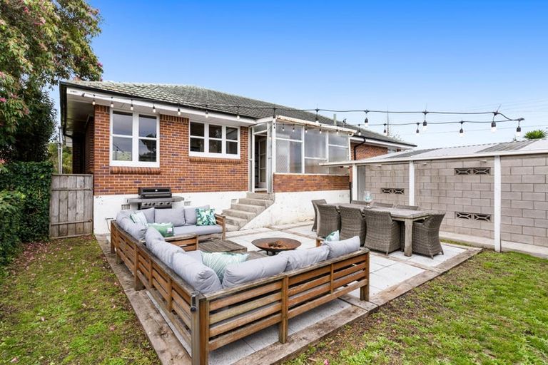 Photo of property in 58 Yeovil Road, Te Atatu Peninsula, Auckland, 0610