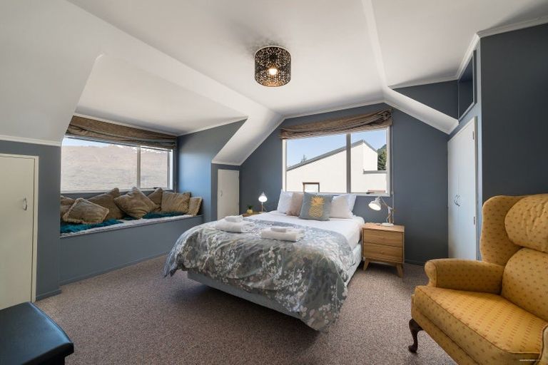 Photo of property in 141 Wynyard Crescent, Fernhill, Queenstown, 9300