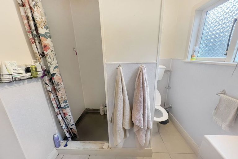 Photo of property in 137 Saint Andrews Square, Strowan, Christchurch, 8052