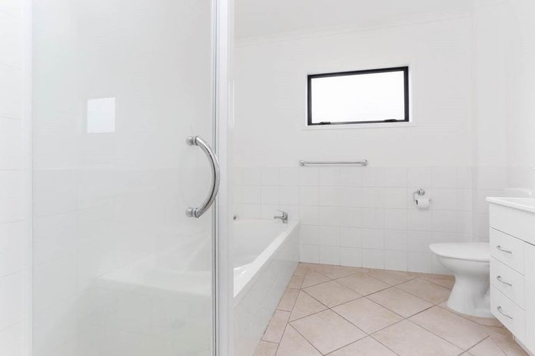 Photo of property in 7 Barnea Circle, Glen Eden, Auckland, 0602