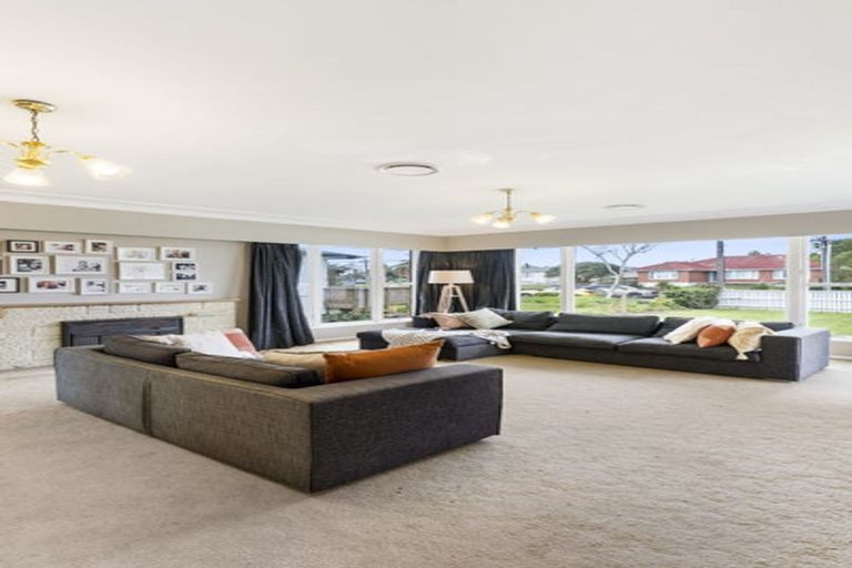 Photo of property in 58 Yeovil Road, Te Atatu Peninsula, Auckland, 0610
