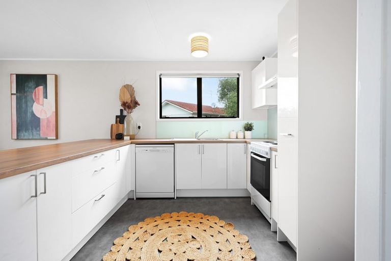 Photo of property in 17 Crawshaw Drive, Nawton, Hamilton, 3200