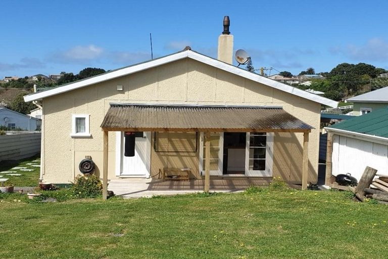 Photo of property in 10 Leicester Street, Patea, 4520