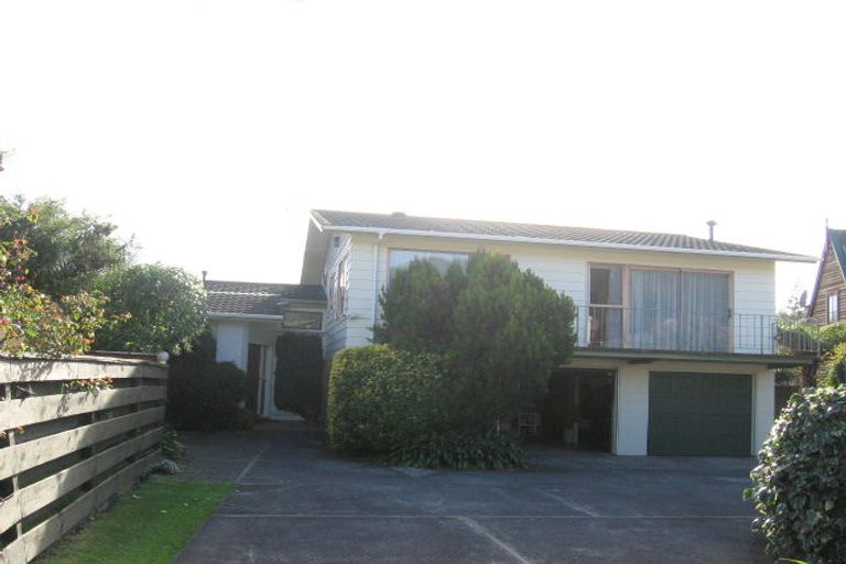 Photo of property in 13a Norton Park Avenue, Fairfield, Lower Hutt, 5011