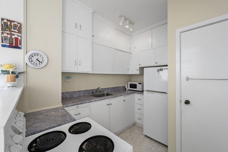 Photo of property in Rona House, 33 Rimu Street, Eastbourne, Lower Hutt, 5013