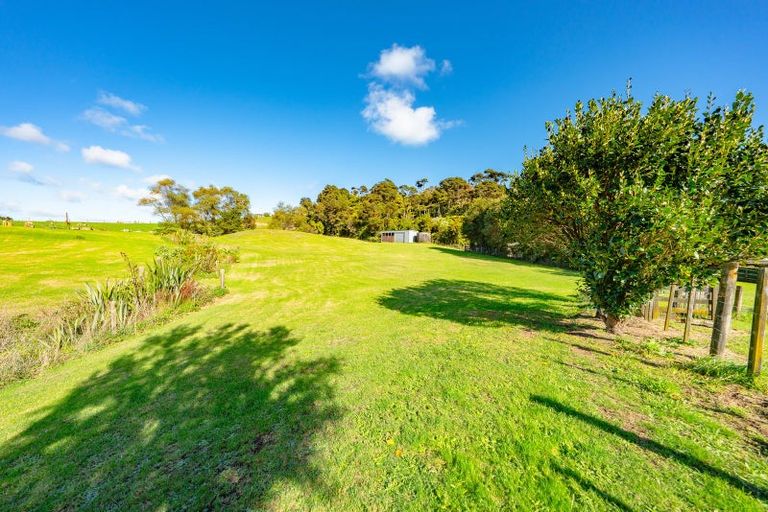 Photo of property in 58 Arrowsmith Road, Waitakere, Henderson, 0782