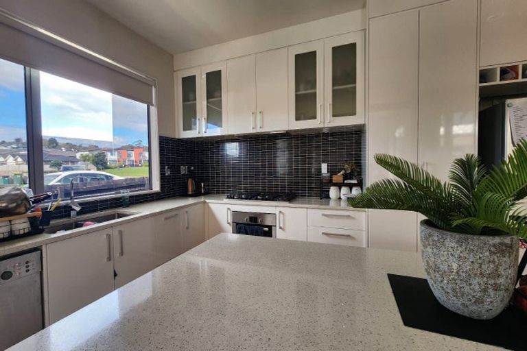 Photo of property in 2 Wellfield Drive, Papakura, 2110