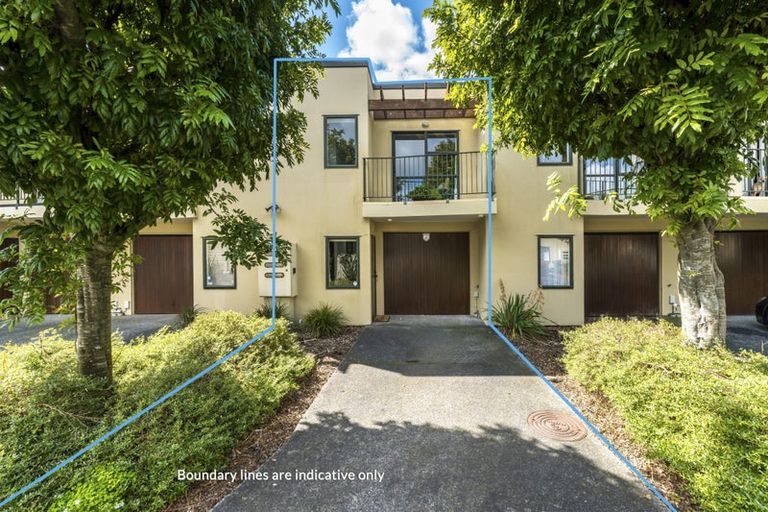 Photo of property in 11/17 Harbour View Road, Te Atatu Peninsula, Auckland, 0610