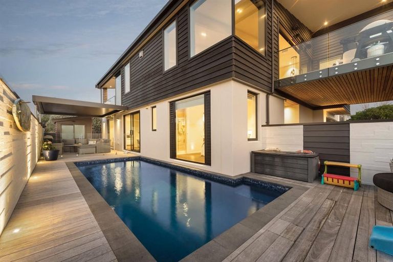 Photo of property in 30 Caroline Heights, Omaha, 0986