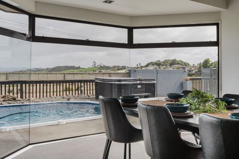 Photo of property in 12 Sunny Dale, Western Heights, Hamilton, 3200