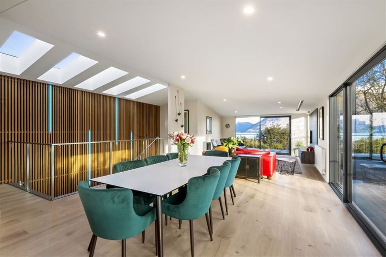 Photo of property in 34 Cedar Drive, Kelvin Heights, Queenstown, 9300