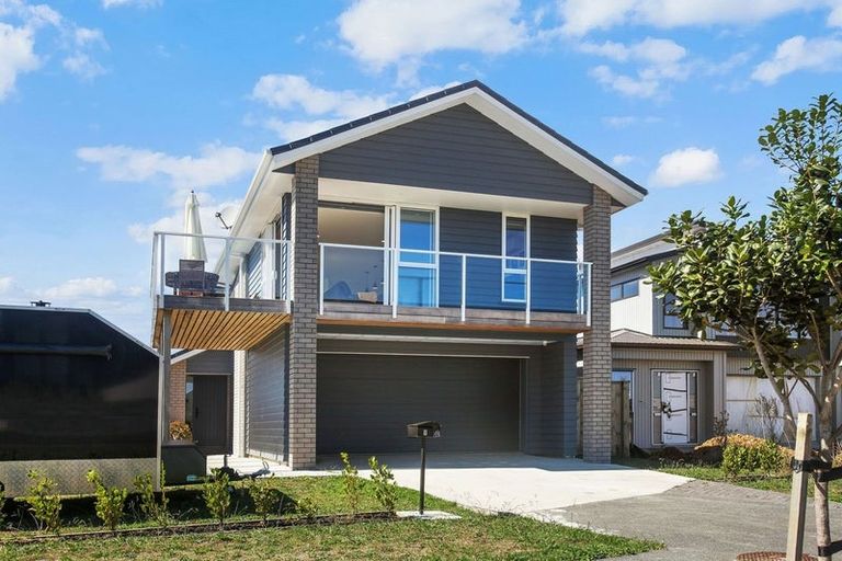 Photo of property in 9 Whata Street, Clarks Beach, 2122