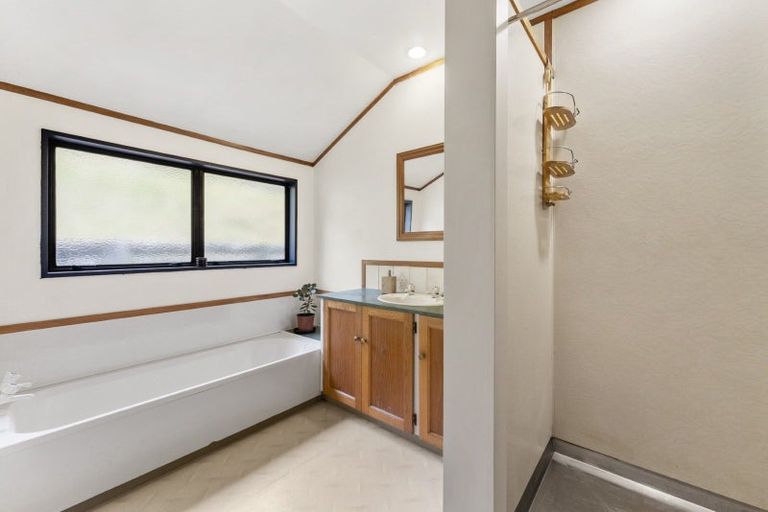 Photo of property in 37 Dingadee Street, Welcome Bay, Tauranga, 3112