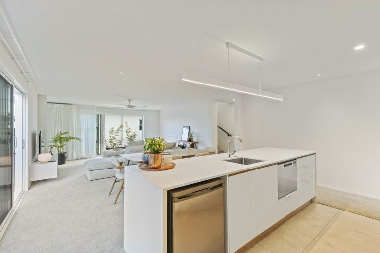 Photo of property in 199a Gill Street, Strandon, New Plymouth, 4312