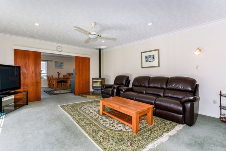 Photo of property in 17 Delaware Crescent, Russley, Christchurch, 8042