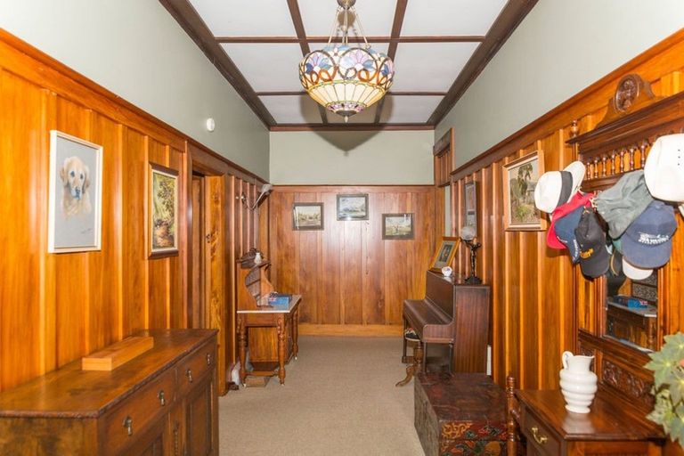 Photo of property in 17 Chamberlain Street, Dannevirke, 4930