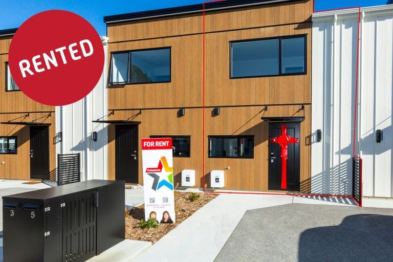 Photo of property in 5 Reakes Crescent, Wallaceville, Upper Hutt, 5018