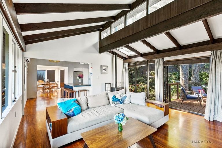 Photo of property in 10 Rangiwai Road, Titirangi, Auckland, 0604